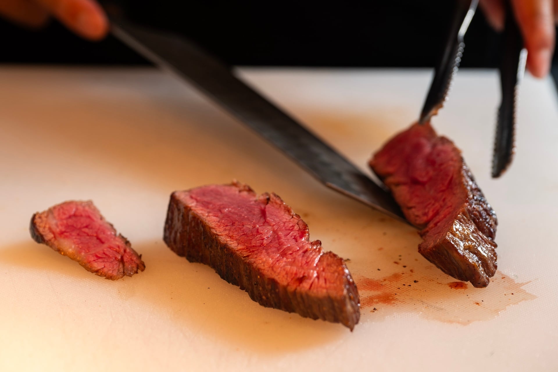 接觸澳洲牛肉近 20 年仍要挑戰新部位！寶艾主廚羅偉洲以扇子肉設計台北風味