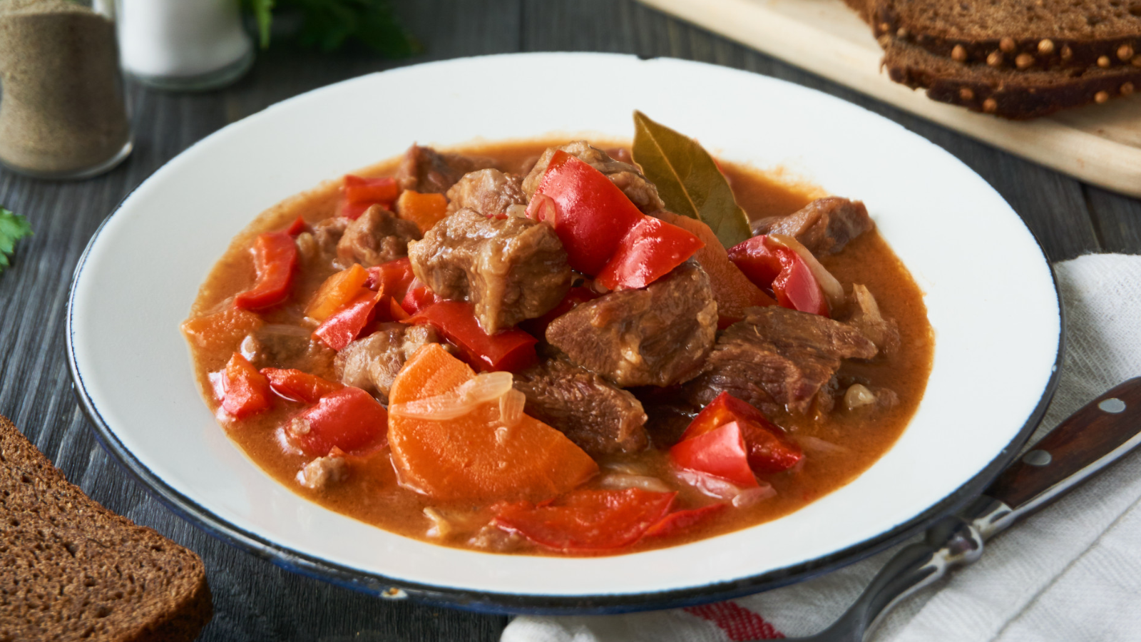 暖心燉煮：軟嫩入味的「番茄燉牛肉」