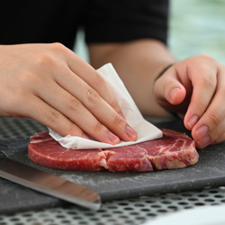 料理新手必看：超市買的牛羊肉，下鍋前到底該不該洗？